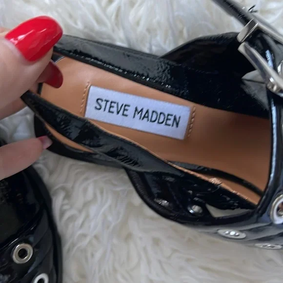 STEVE MADDEN GRAND AVE SANDAL BLACK PATENT - Picture 16 of 16